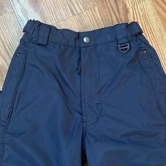 Snowpants - Picture 2 of 8